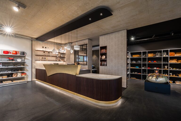 Agencement commerce - Cash Hôtel - Réception - Raboud Group