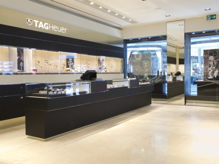 Agencement boutique Tag Heuer - Raboud Group